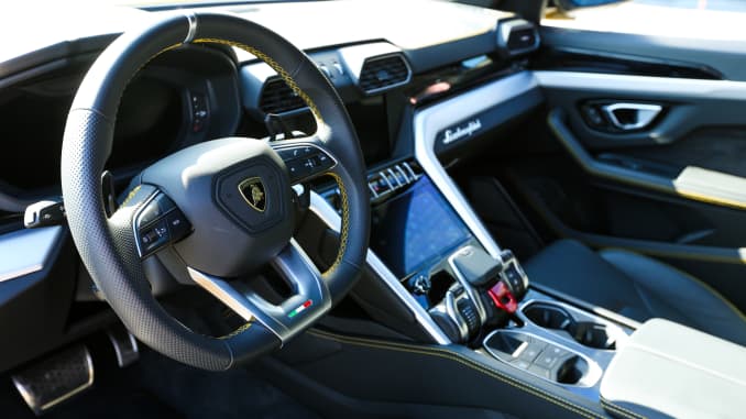 Lamborghini S New 200 000 Suv Boosts Automaker S Sales By