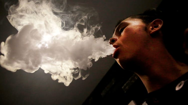 FDA investigates 127 cases of people who suffered seizures after vaping