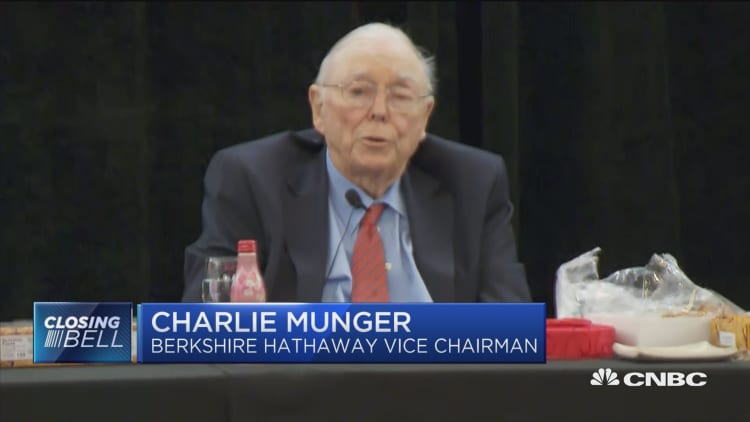 Berkshire Hathaway's Munger on buybacks and Apple shares