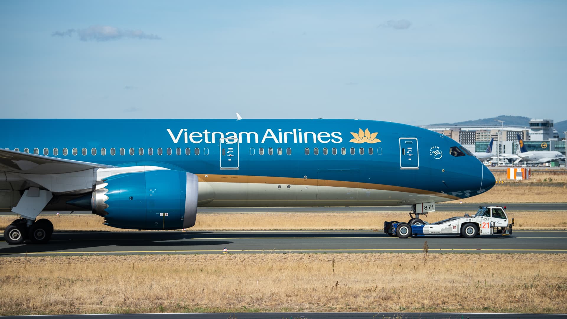 Vietnam Air, Boeing near $7