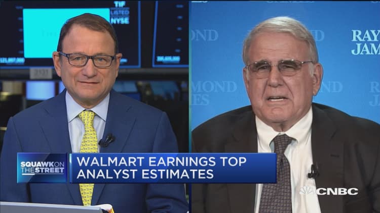 Walmart is holding up against online shopping onslaught, former Toys R Us CEO