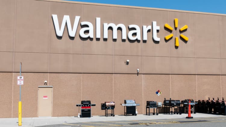 Walmart shares surge after the retailer crushed earnings — Watch three experts break down the retail giant's latest quarter