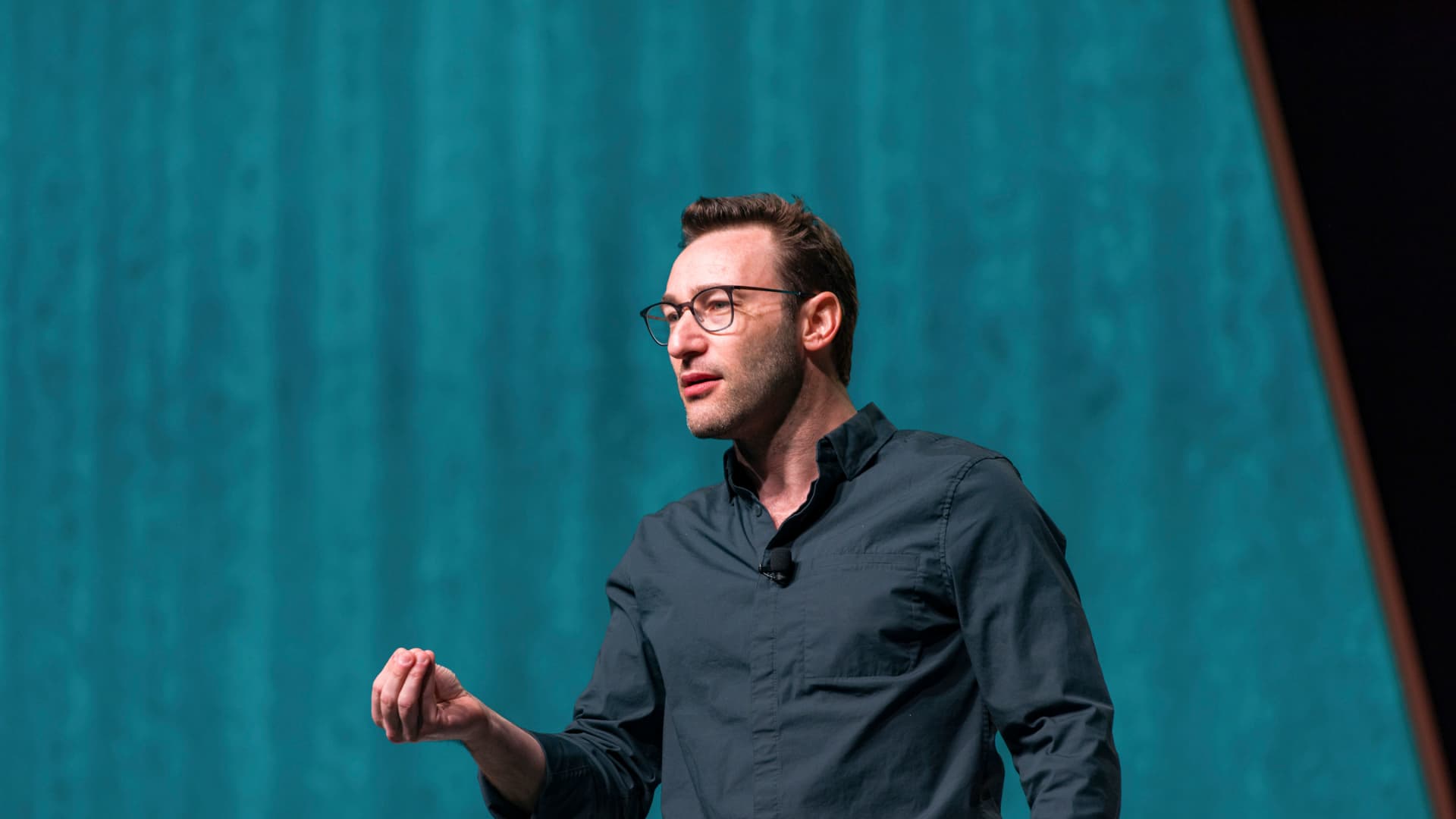Simon Sinek: These 2 life-changing books will rewire your brain for success