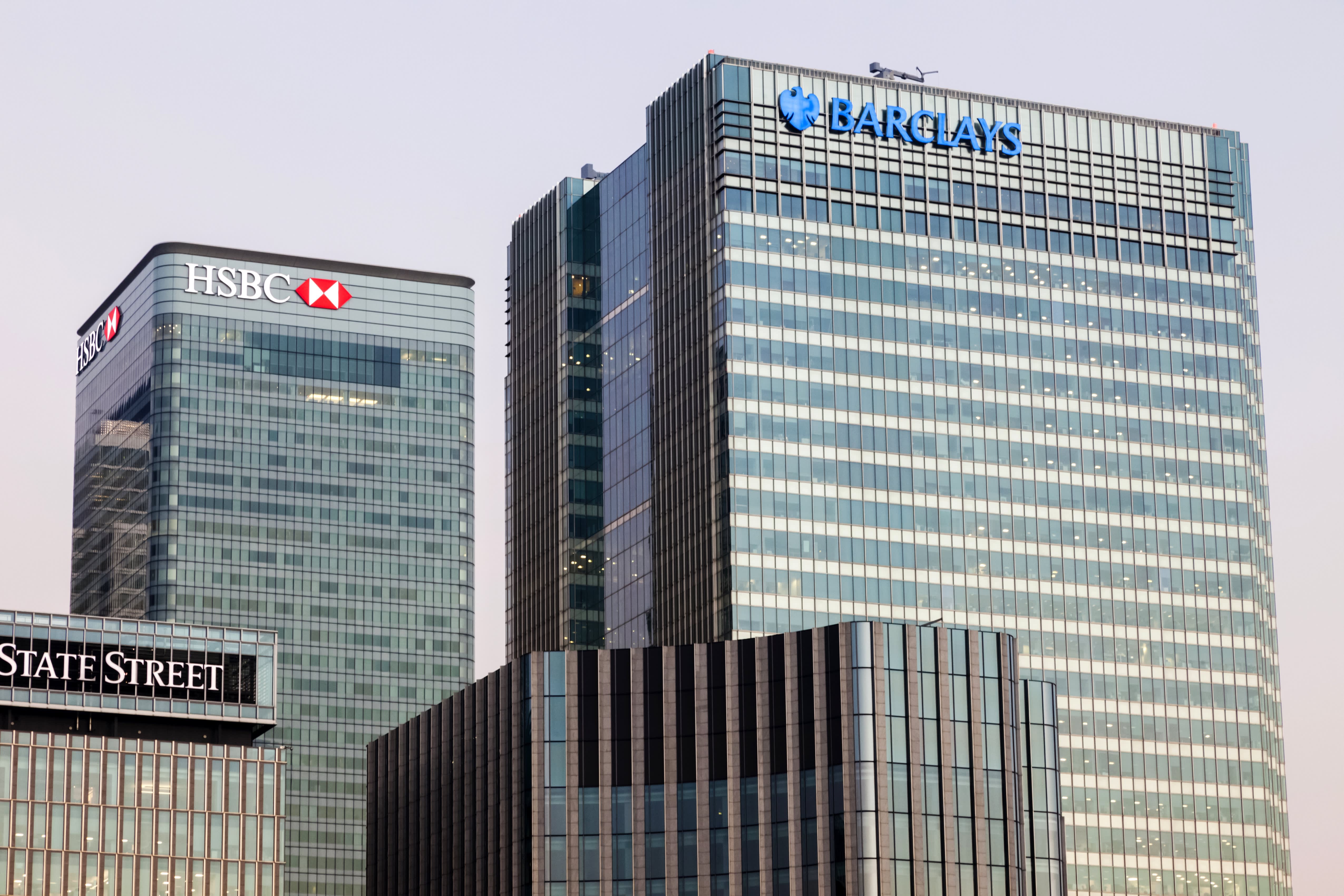Barclays batte di poco le previsioni sugli utili grazie al forte business delle carte di credito al consumo