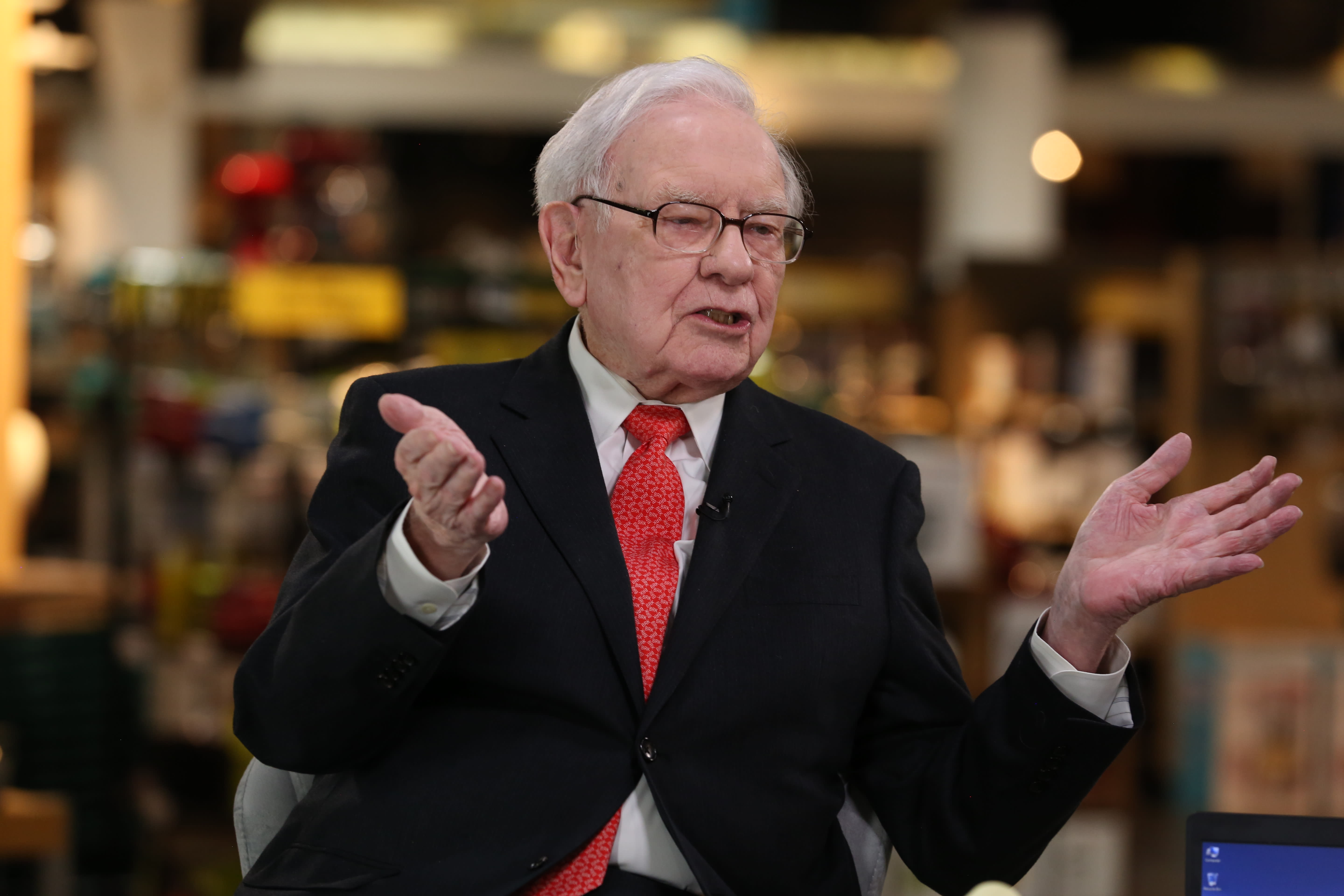 Crypto entrepreneur to pay $4.6 million for charity lunch with bitcoin skeptic Warren Buffett