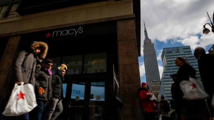 Macy's reports EPS, revenue Q4 beat despite December slowdown