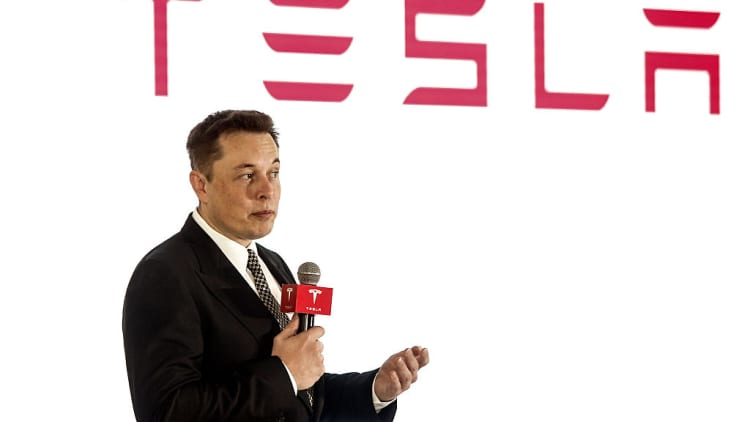 Tesla CEO Elon Musk lashes out at the SEC again — Five experts break down what to watch next