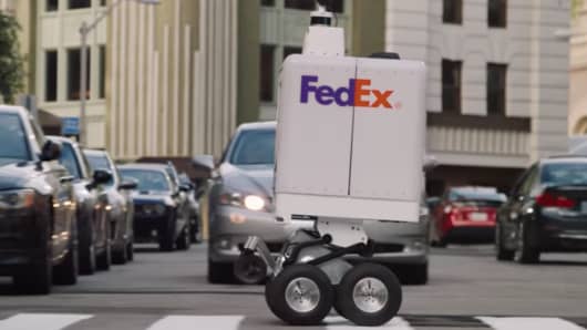FedEx unveils autonomous robot to test last-mile deliveries