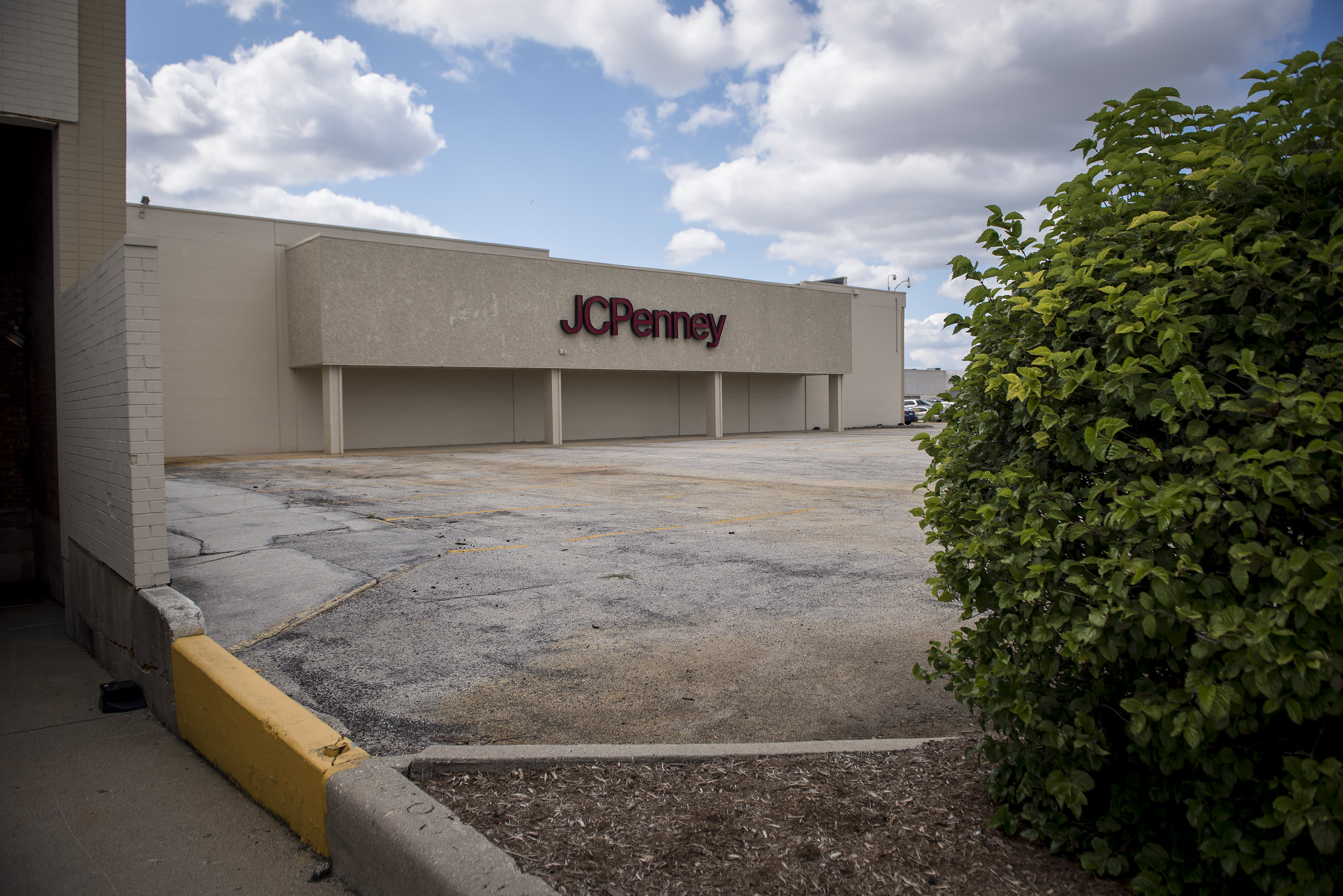 JC Solney CEO JC Penney leaves retailer after appearing bankrupt