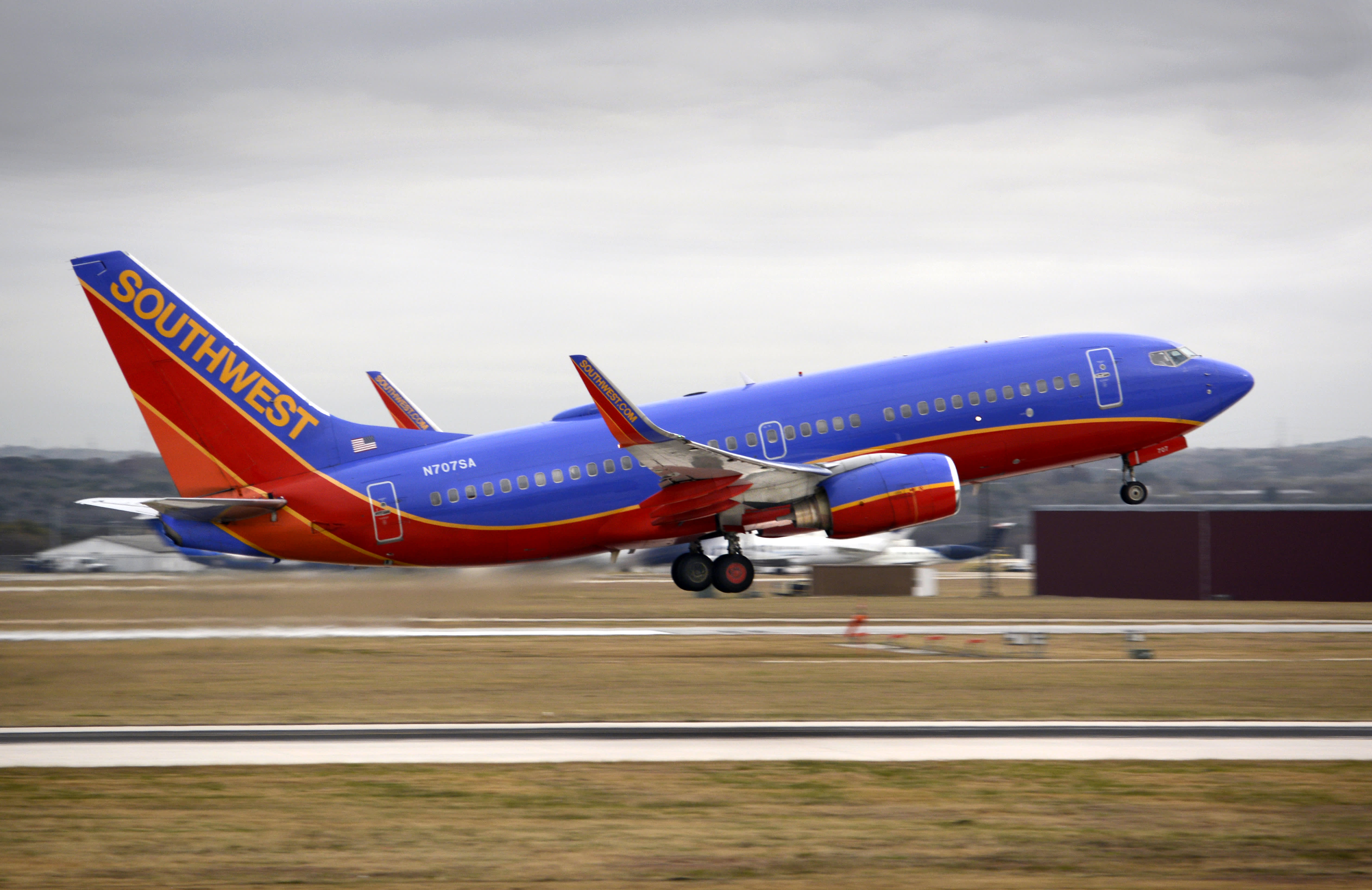 Southwest Airlines sues mechanics' union over grounded planes
