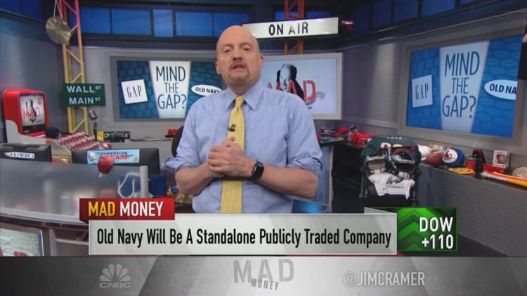 Cramer: 'It's about time' that Gap decided to split its businesses