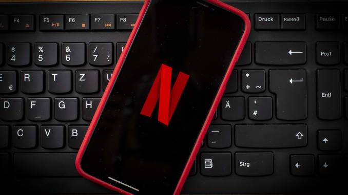 Netflix could be caught in a 'race to the bottom,' analyst warns