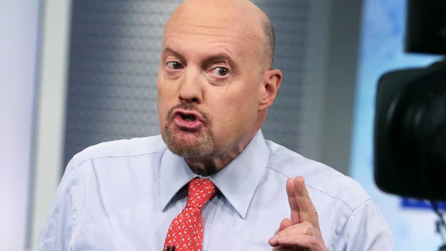 Cramer says don't make any moves right before a company's earnings report