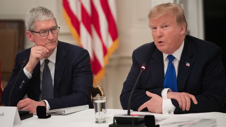 President Trump calls Apple CEO Cook 'Tim Apple'