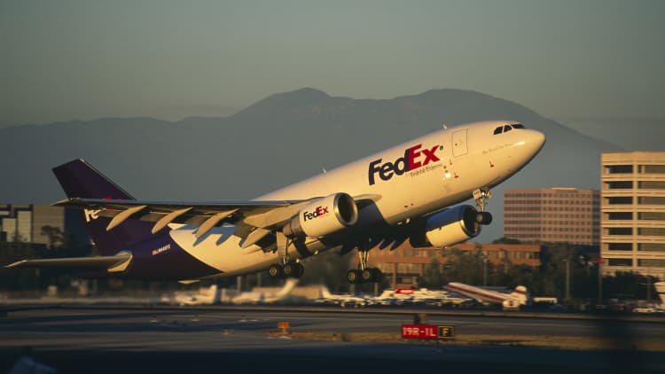 FedEx lower after large EPS miss, lists trade tensions as factor