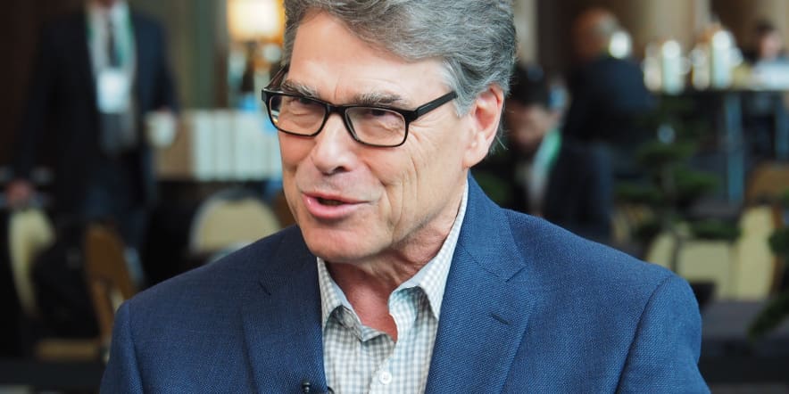 Trump Energy Secretary Rick Perry 'absolutely' would talk with Ocasio-Cortez about Green New Deal