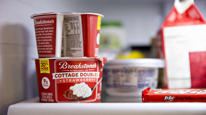 Kraft Heinz Weighs Sale Of Its Breakstone S Cottage Cheese Sour Cream