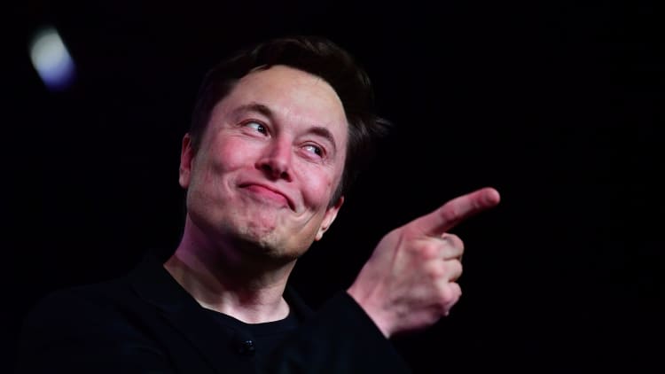 Musk tweets lewd response to new Bezos' moon lander announcement