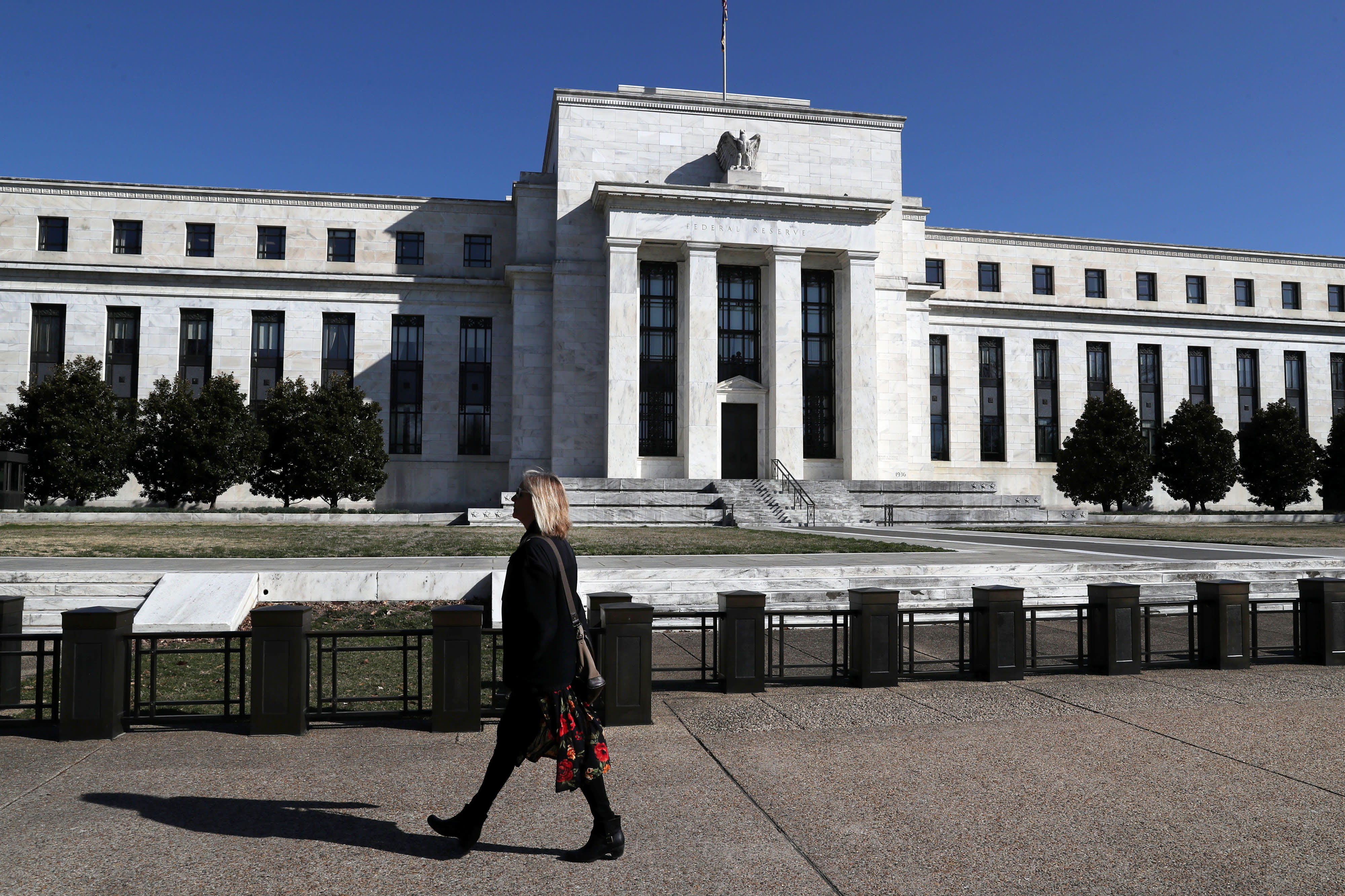 US Treasury yields edge lower ahead of Federal Reserve minutes