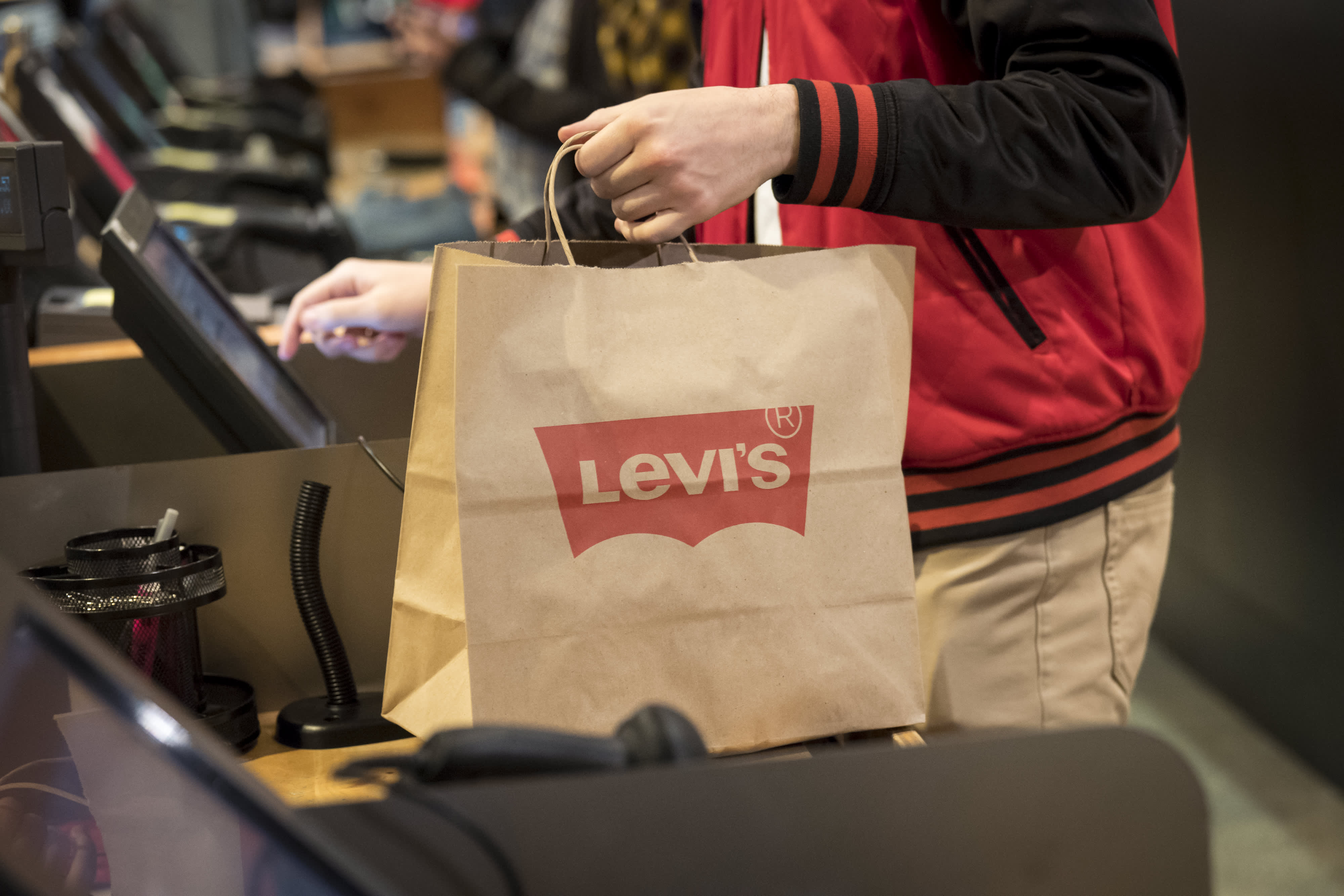 Levi’s (LEVI) reports earnings for the first quarter of 2021