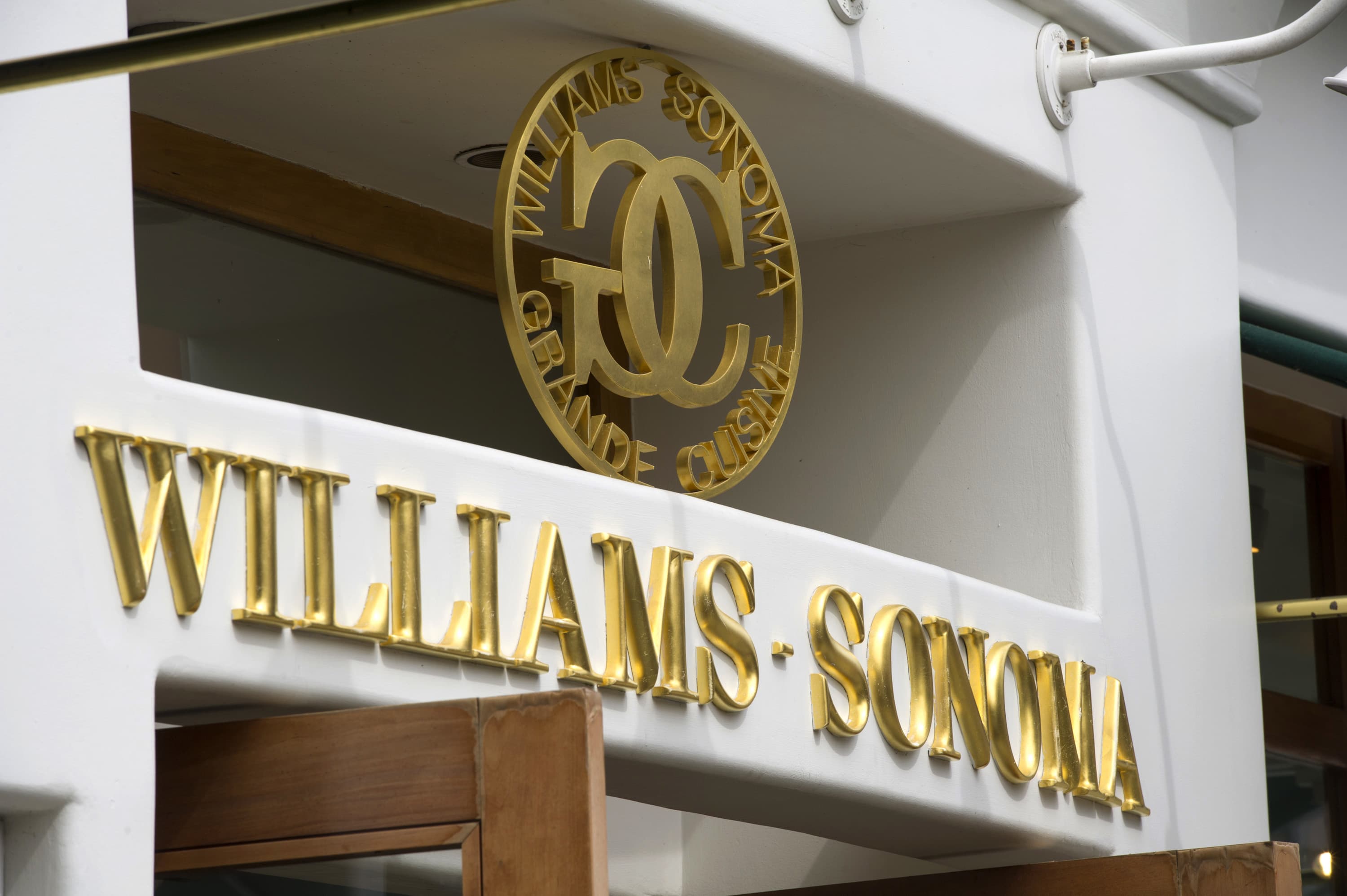 Williams-Sonoma CEO refocuses on in-store traffic after a surge in online sales last year
