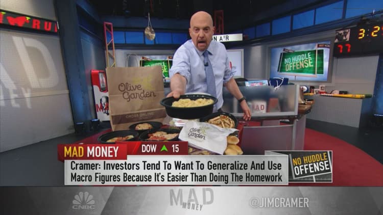 Olive Garden-parent Darden isn't screaming a recession is coming, Jim Cramer says