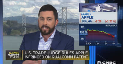 US trade judge rules Apple infringed on Qualcomm patent