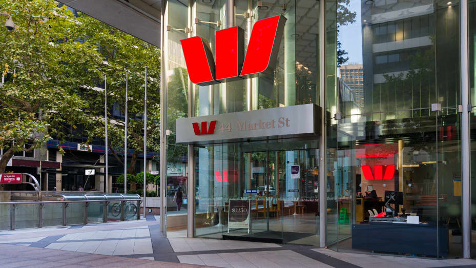 Australia&#39;s Westpac loses top executives in money-laundering scandal