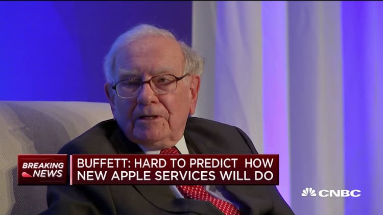 Buffett: Hard to predict how new Apple services will do