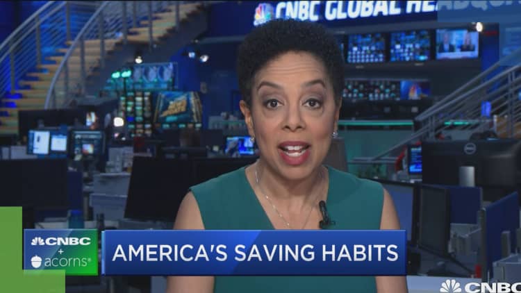 75% of Americans manage their own money: CNBC survey