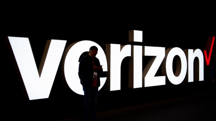 Verizon rolls out its 5G service in parts of Minneapolis and Chicago