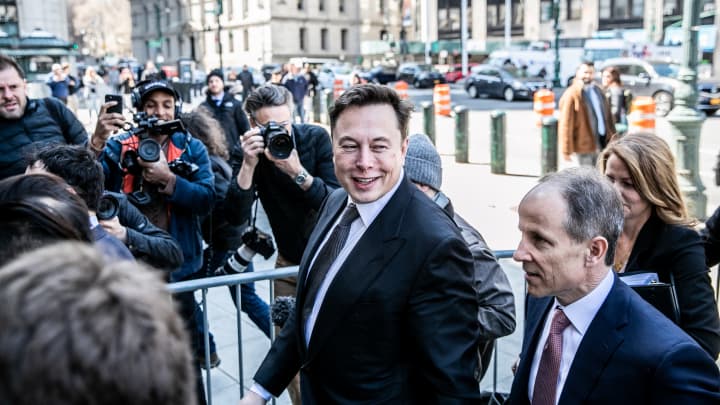 US judge gives Musk and SEC two weeks to settle differences