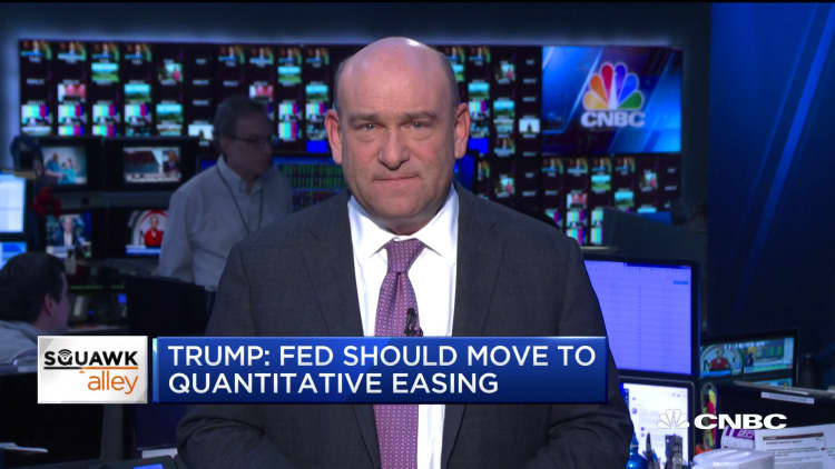 Trump says the Fed should move to quantitative easing