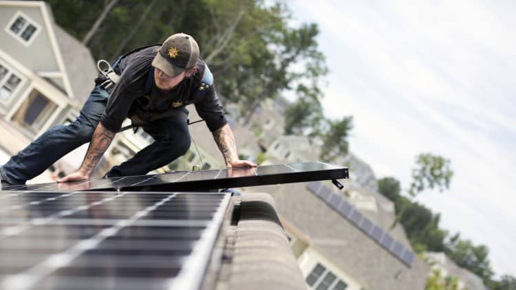 New solar power mandate drives jobs in California
