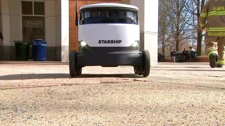 Robots deliver 10,000 food orders and late-night service to college students