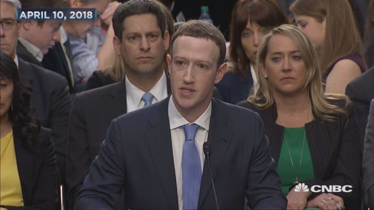 Zuckerberg, Sandberg apologize for Cambridge Analytica scandal