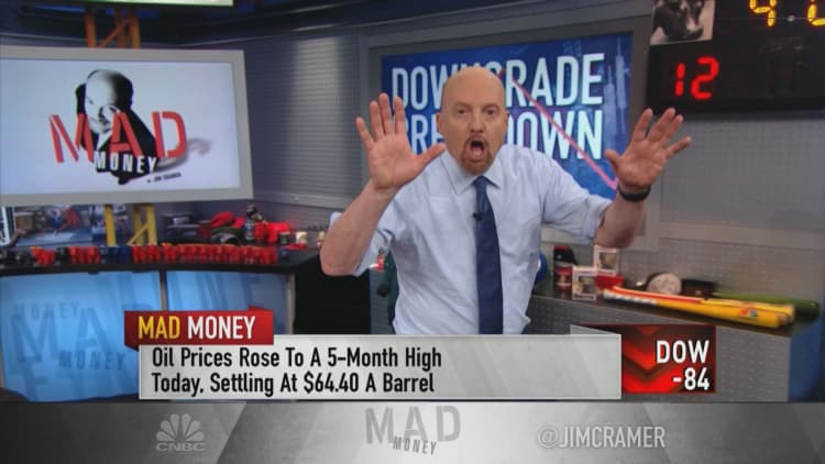 Investors should take analyst downgrades of GE, Boeing seriously, says Cramer