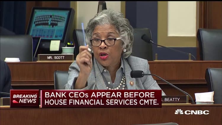 Rep. Beatty has bank CEOs break down their diversity in management