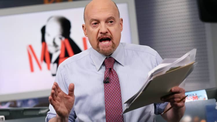 Cramer says premarket selling of big tech stocks is 'either a machine or an idiot'