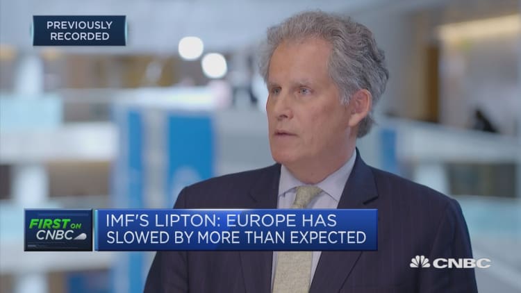 Central banks must support the economy, IMF's Lipton says