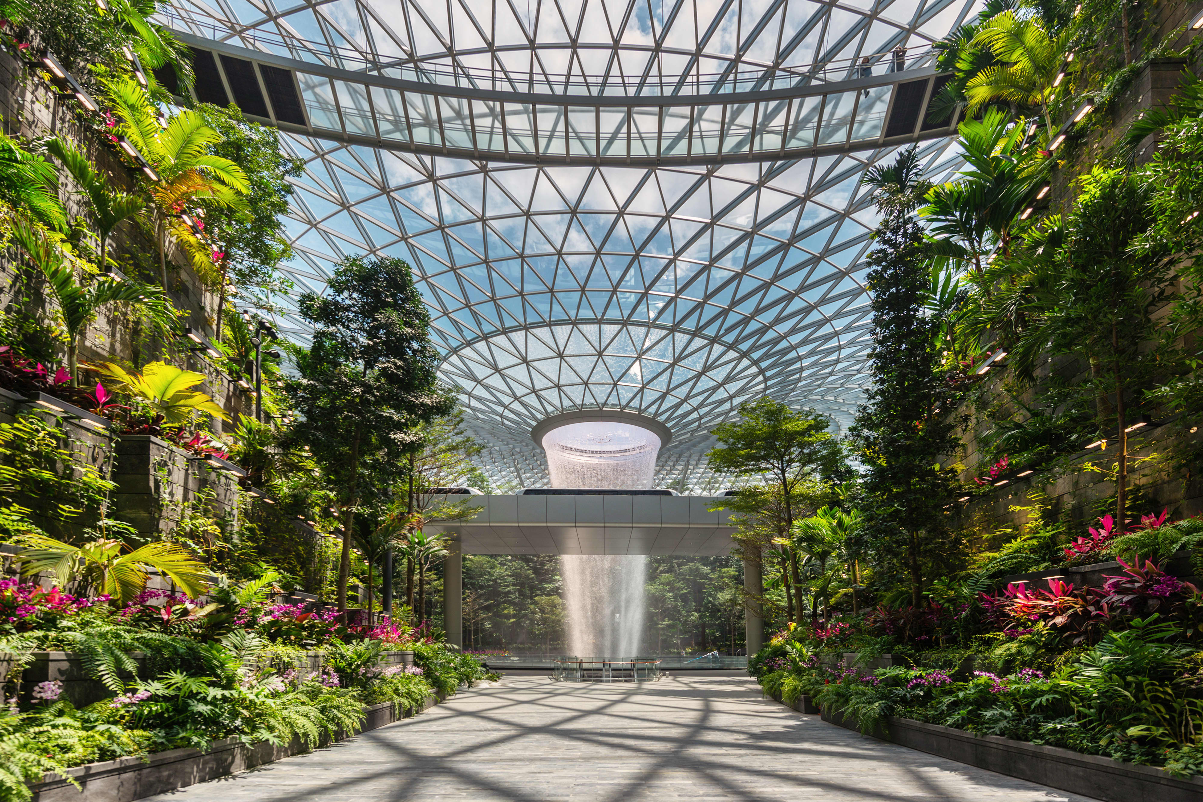 Singapore S Changi Airport Touts The World S Tallest Indoor Waterfall