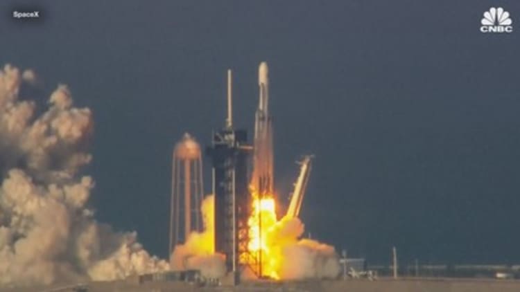 SpaceX lands all three Falcon 9 rocket boosters for the first time