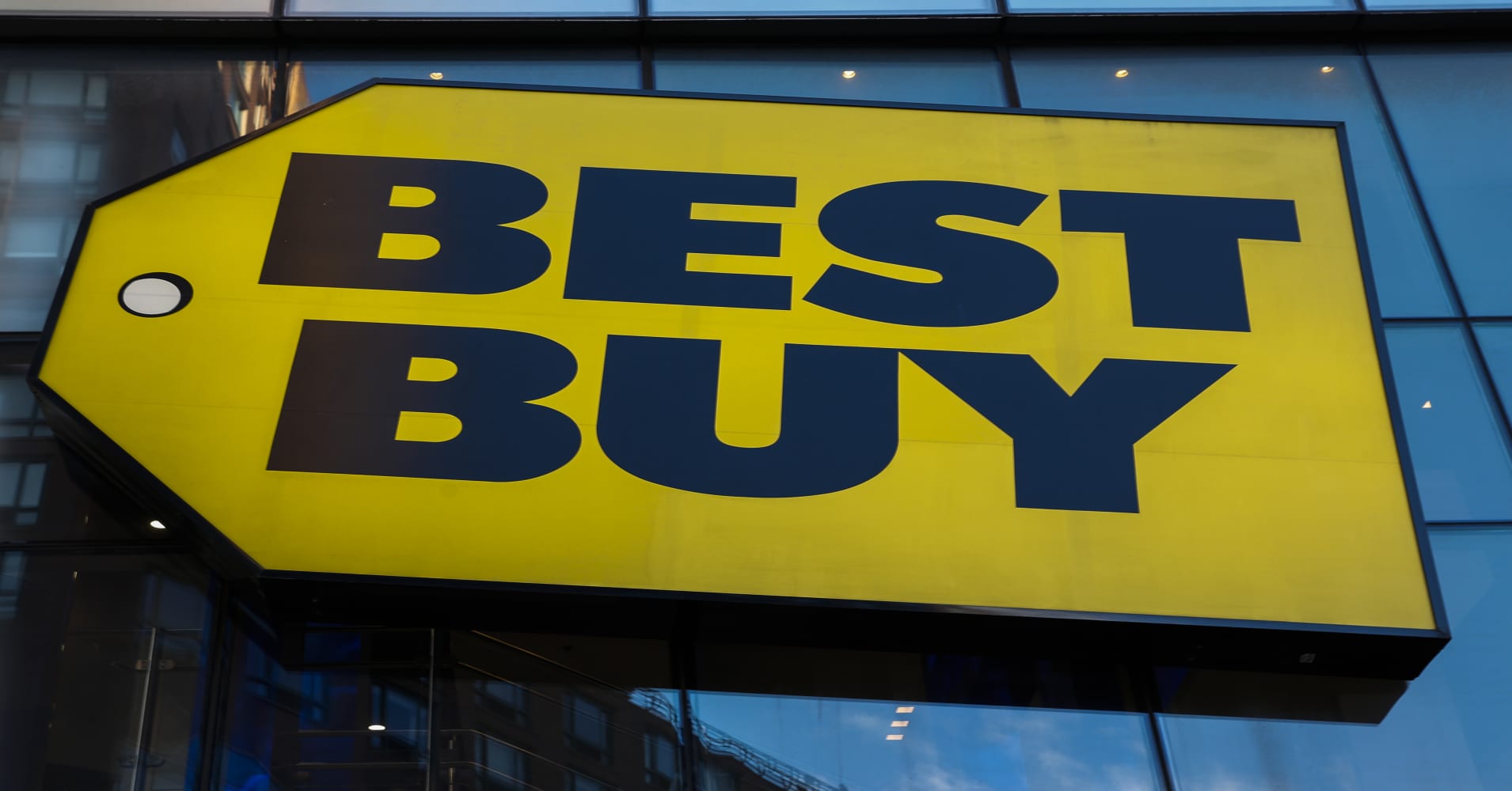 Flipboard: Best Buy promotes CFO Corrie Barry to CEO role1910 x 1000