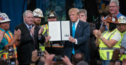 Trump calls for new scrutiny of environmentally conscious investments in 401(k)s