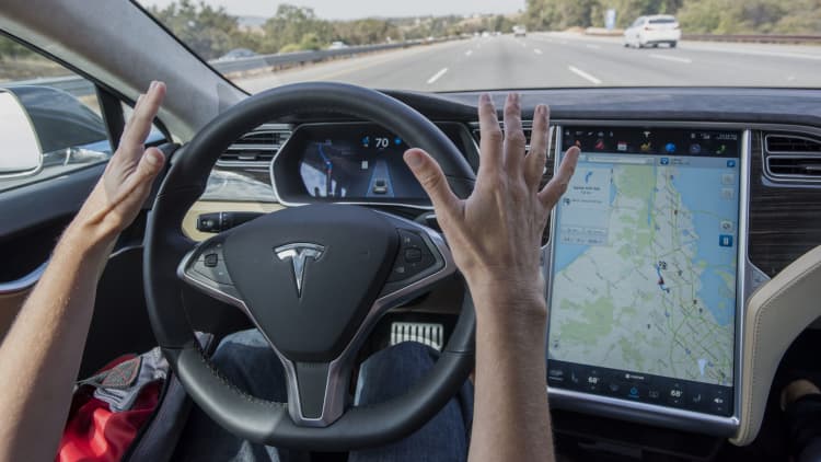 Tesla's Elon Musk promises 'robotaxis' by 2020