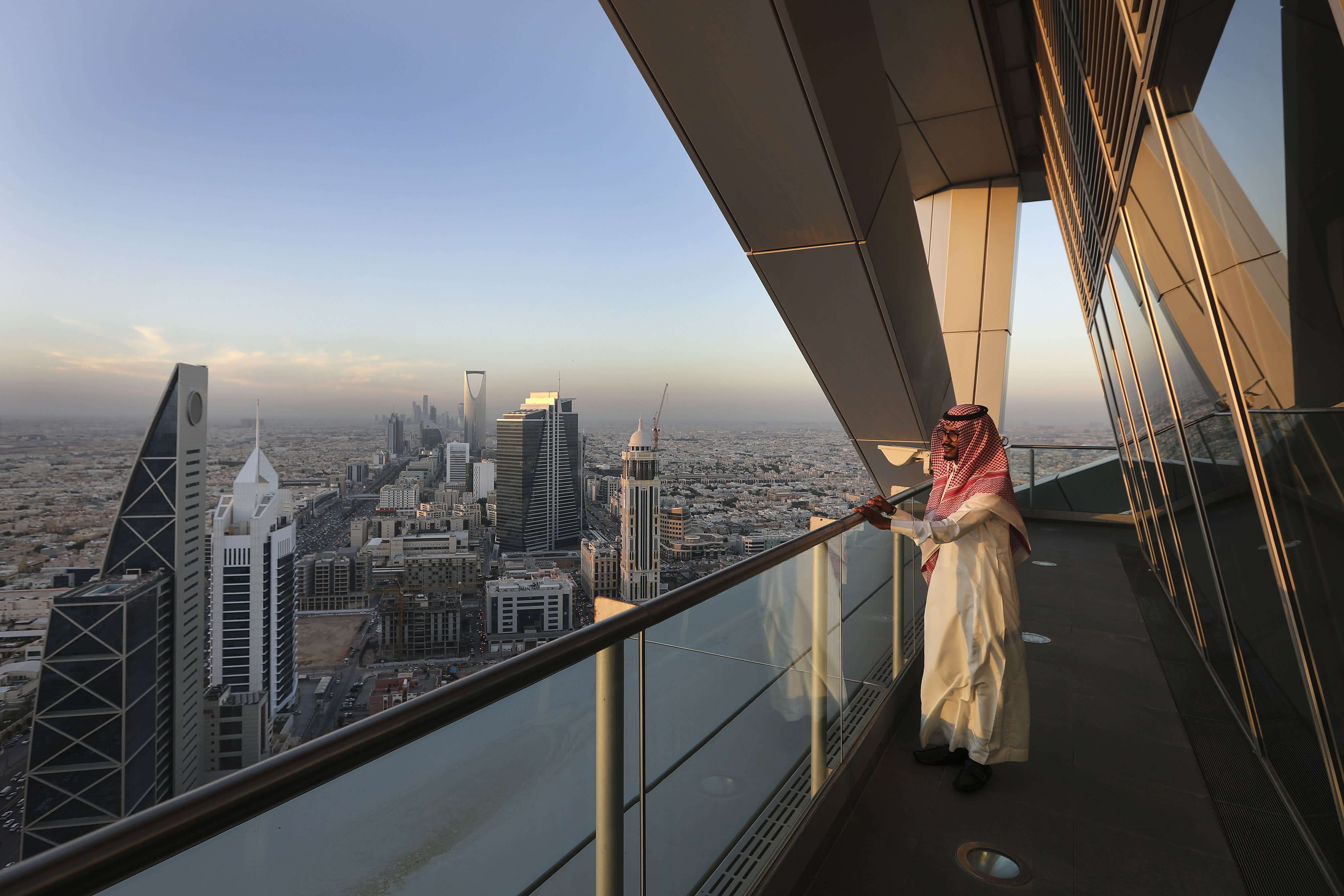 Aiming at Dubai?  Saudi Arabian Ultimatum to pull HQ offices into the kingdom
