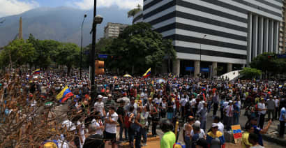Venezuelan general tells military to 'rise up' against Maduro regime