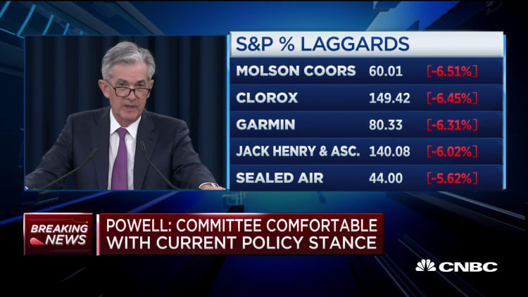 Powell: Not seeing signs of economy overheating