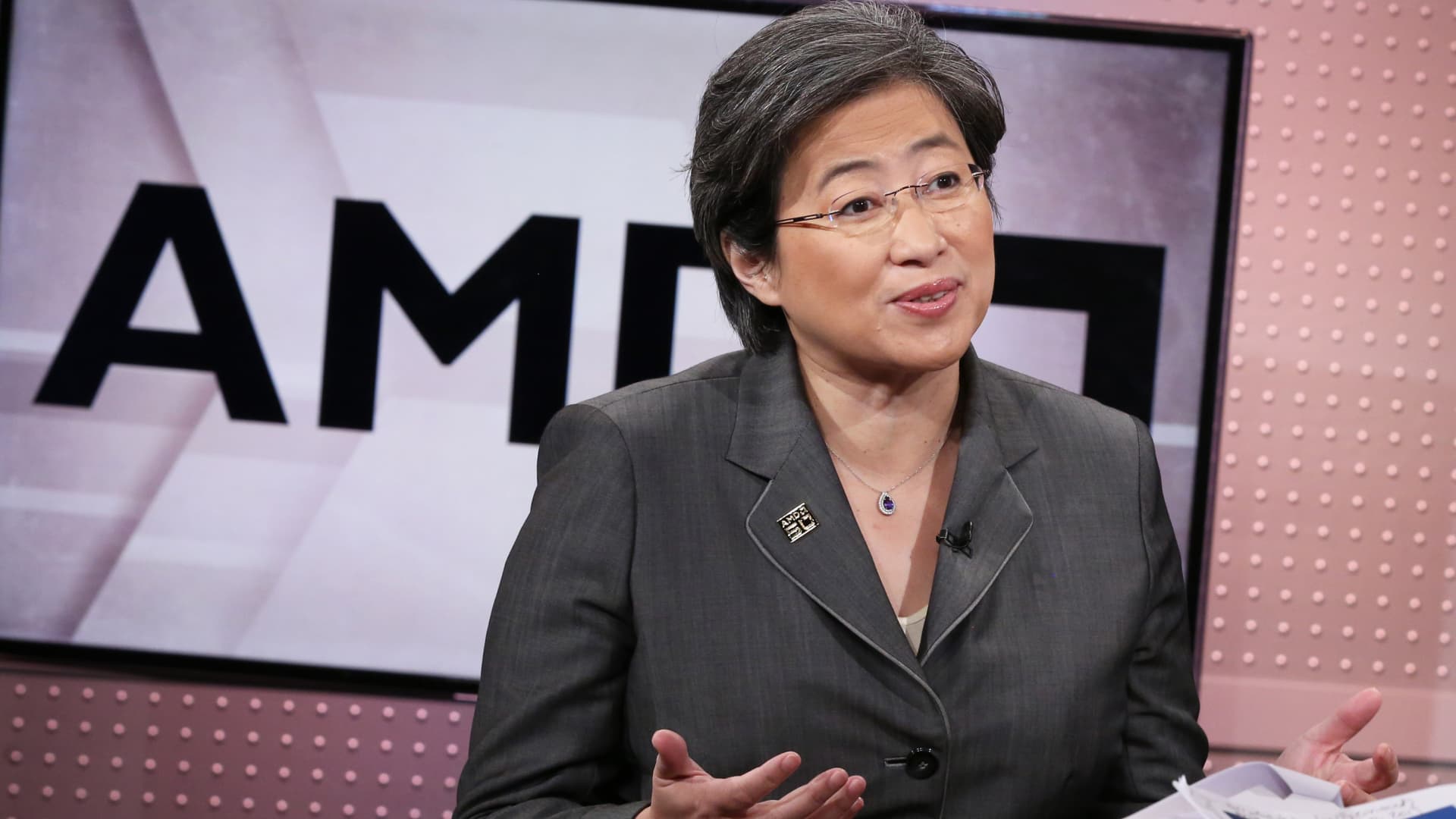 AMD sales jump 71%, shrugging off concerns about PC slowdown