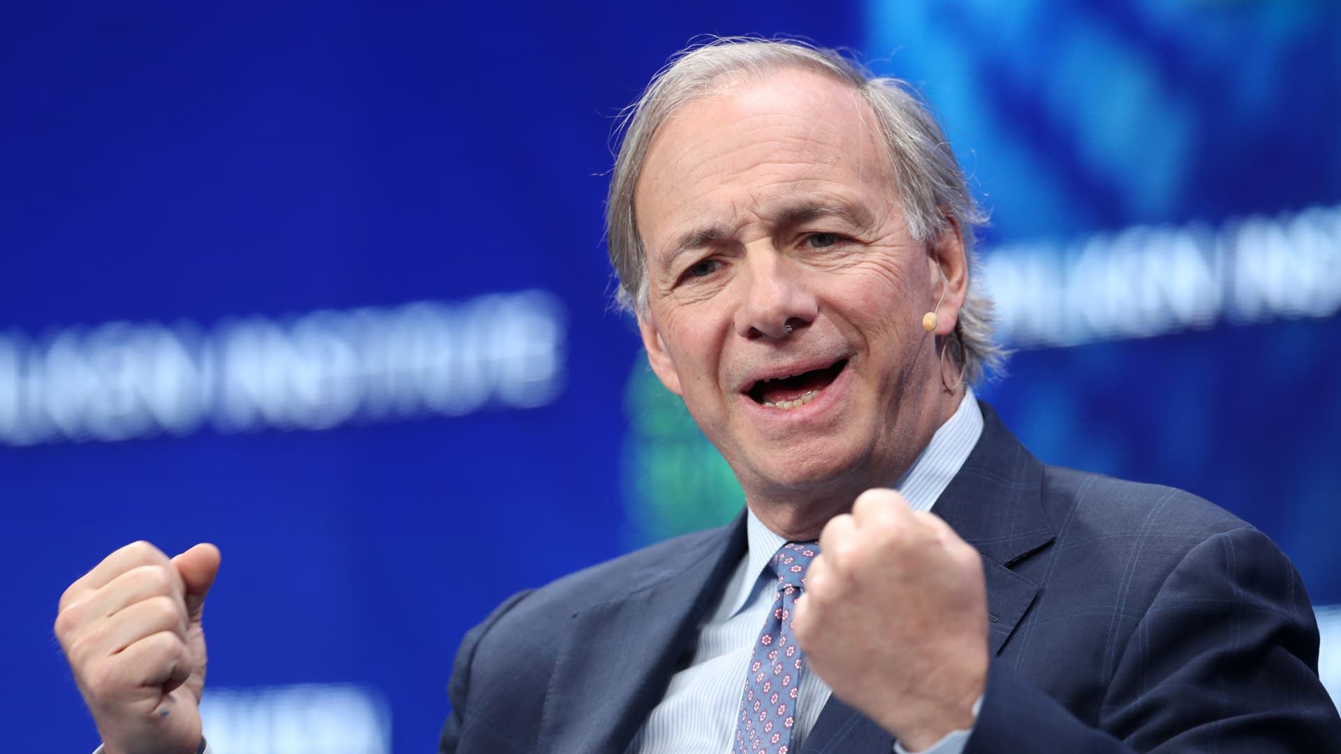 Ray Dalio says the world is in a 'great sag' and echoes the 1930s